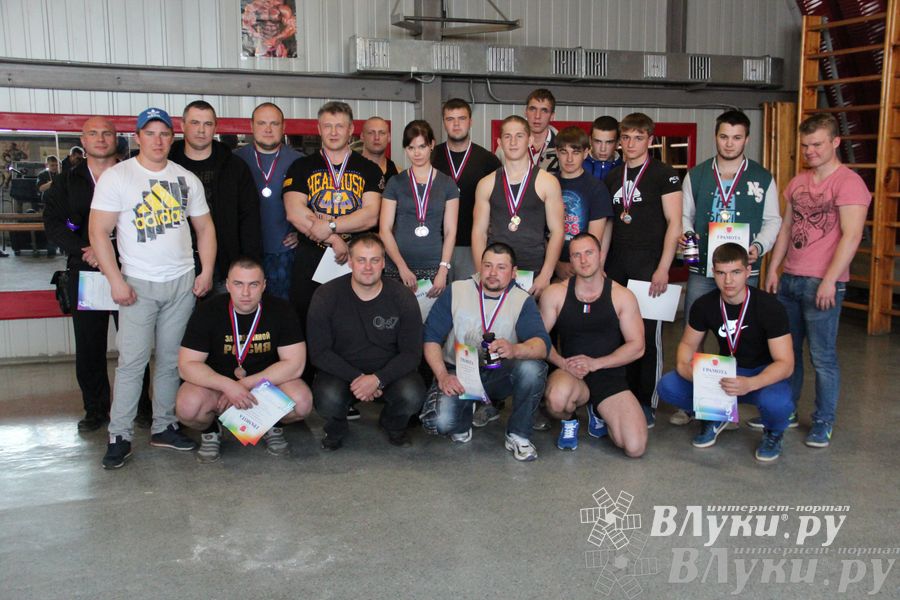Первенство по русскому жиму штанги и силе хвата прошло в Великих Луках