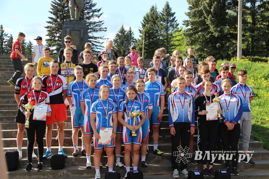 В Великих Луках чествовали лучших велосипедистов (ФОТО)