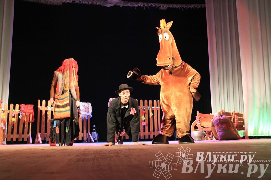 Состоялась премьера спектакля «Однажды в сказке...» (фото)