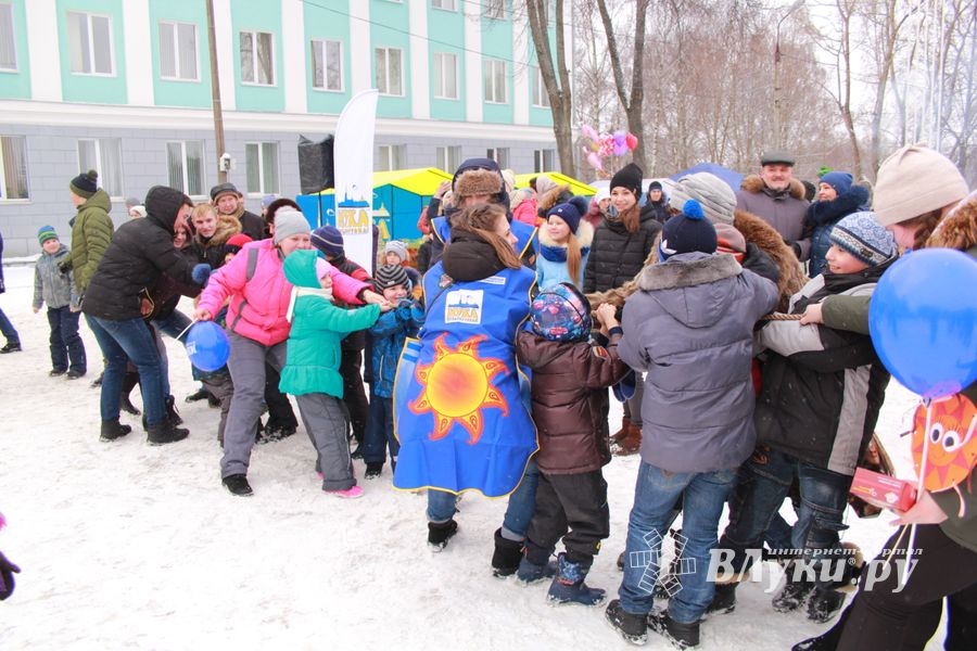 В Великих Луках прошел праздник Масленицы (ФОТО)