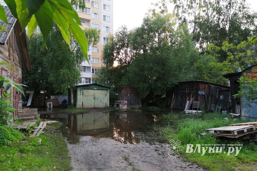 Жильцы дома на Вокзальной жалуются на бездействие властей (ФОТО)