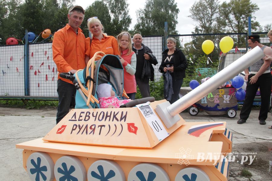 «Парад детских колясок» в День семьи, любви и верности (ФОТО)