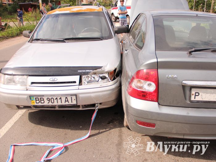 ДТП на у. Яна Арно в Великих Луках (ФОТО)