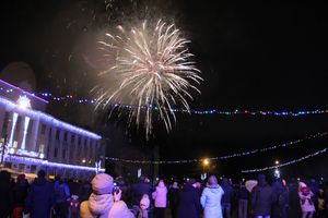 Дождик не помешал открытию городской ёлки (ФОТО)