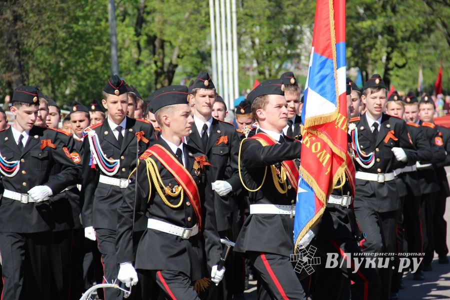В Великих Луках прошел Парад Победы (ФОТО)