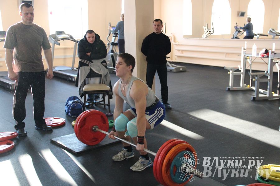 Соревнования по пауэрлифтингу прошли в Великих Луках (фото)