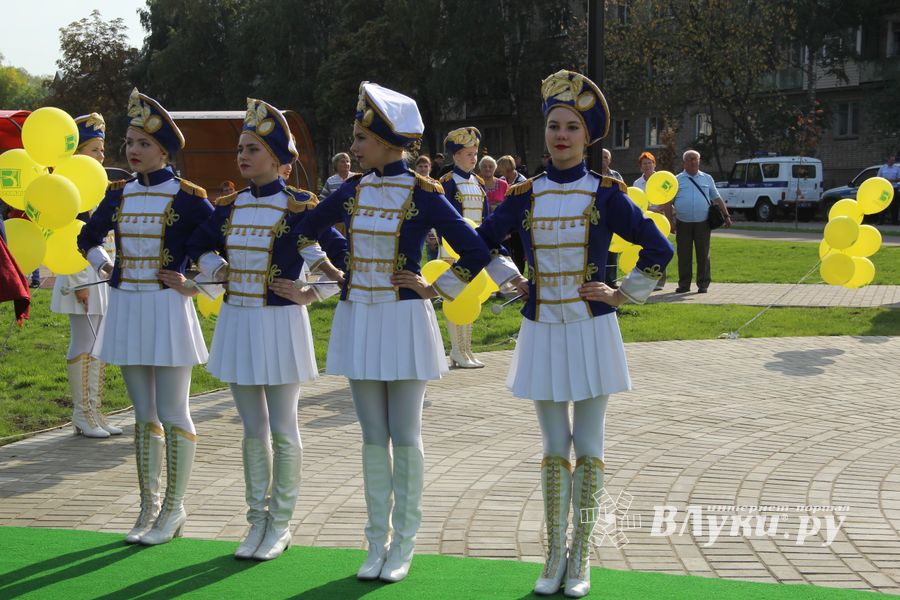 В Великих Луких благоустроили сквер на ул. Жукова (фото)