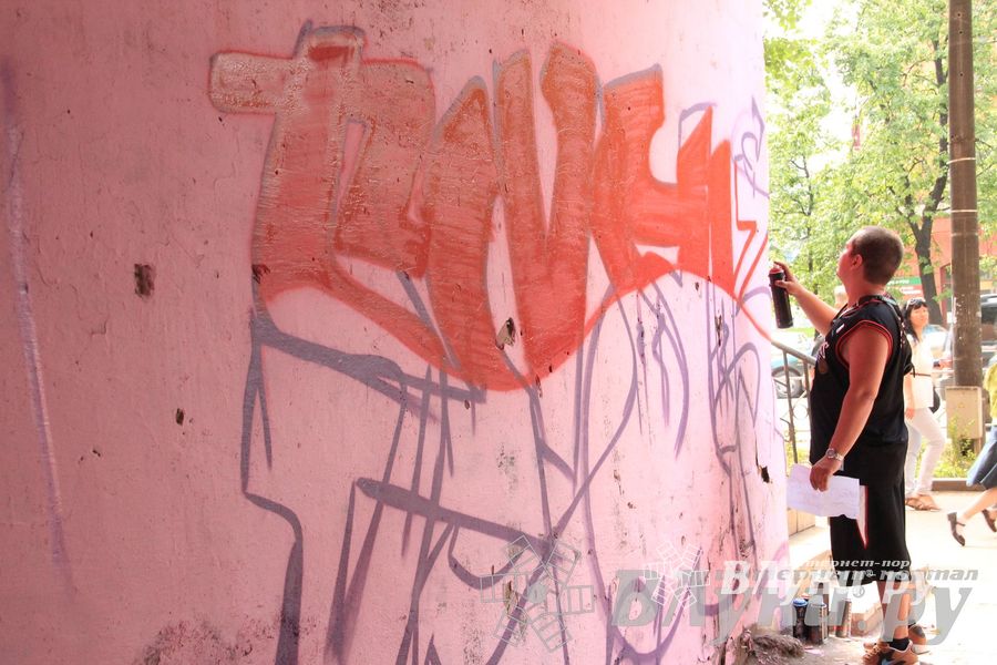 В Великих Луках прошел городской конкурс «Граффити — новый взгляд»