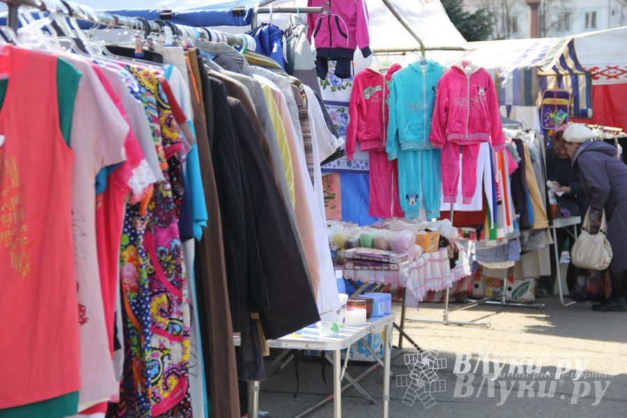 Универсальная торговая ярмарка «Весна-2015» прошла в Великих Луках (фото)