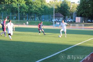 В Великих Луках команда «КПРФ» обыграла команду «Спартака» (фото)