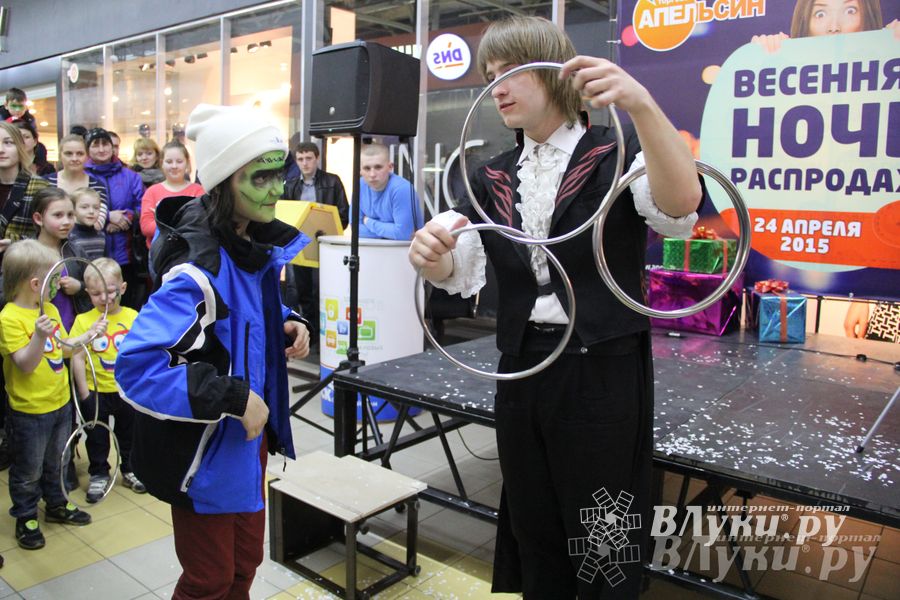 В ТЦ «Апельсин» прошла весенняя ночь распродаж