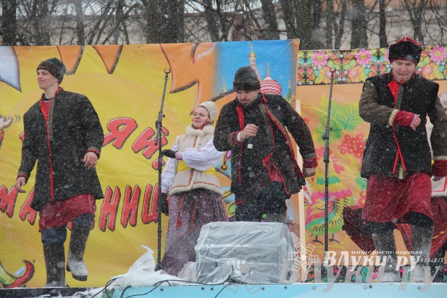 В Великих Луках встретили Масленицу