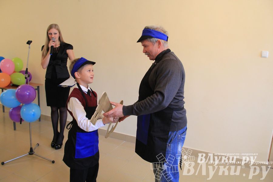 Великолукских лицеистов посвятили в «Маленькие мастера»