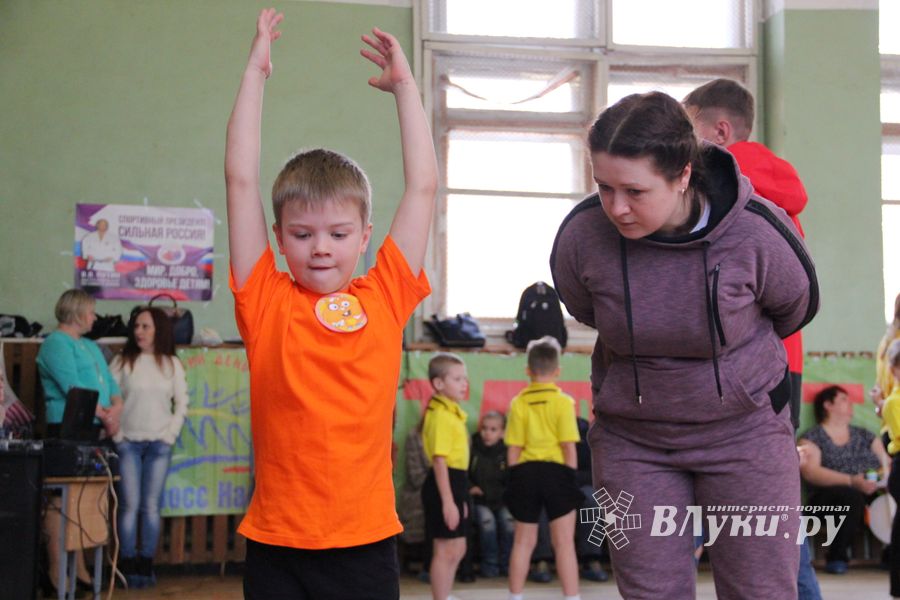 В Великих Луках проходят спортивные соревнования среди дошколят «Юные олимпионики» (ФОТО)