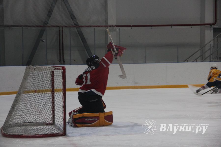 Хоккейные матчи чемпионатов города Великие Луки и Псковской области по хоккею прошли в СОК «Айсберг» (ФОТО)