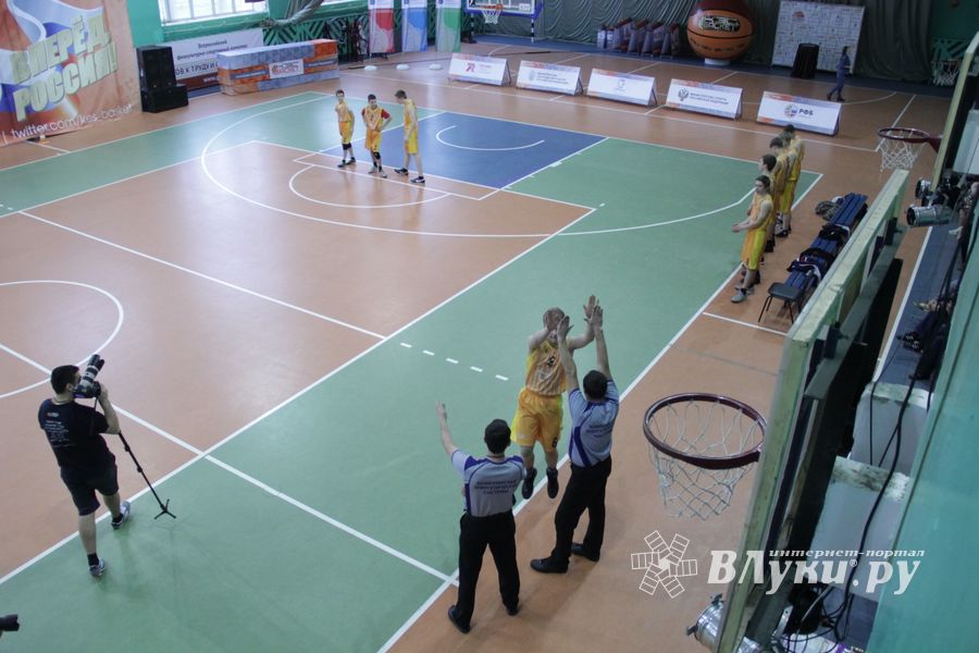В Великих Луках состоялся финал «Кэс-Баскет»