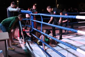 В Великих Луках прошли бои по смешанным боевым единоборствам ММА (фото)