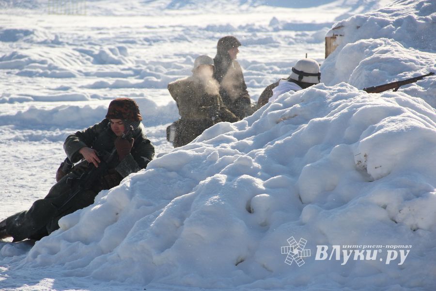 В Великих Луках реконструировали подвиг Александра Матросова (12+)(ФОТО)