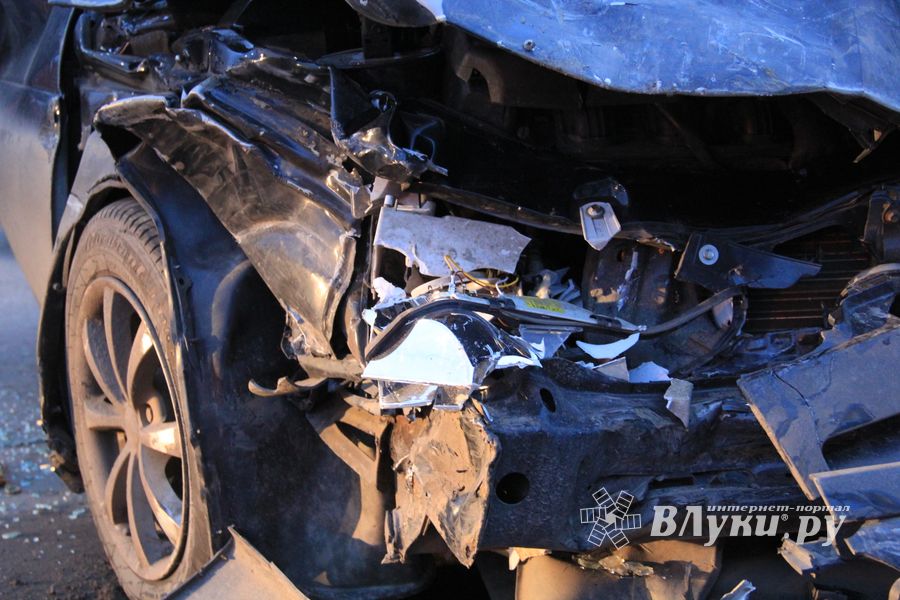 В Великих Луках произошла авария (фото)