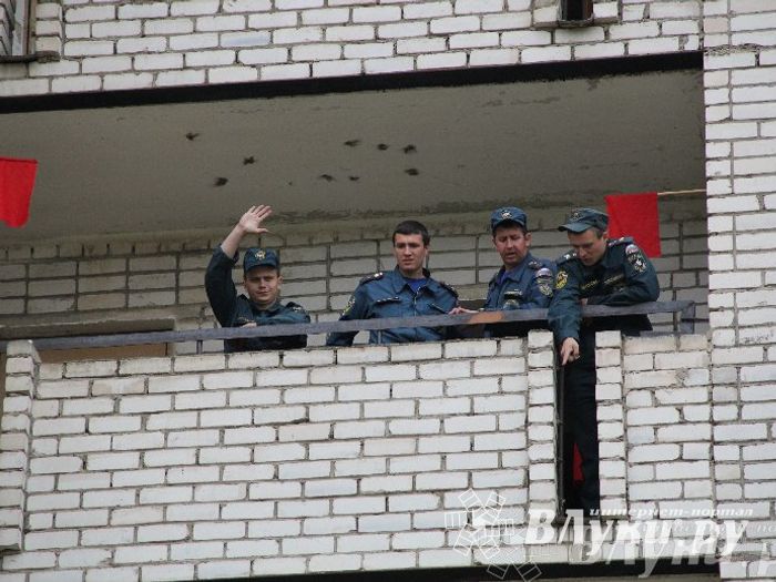 В Великих Луках прошли областные соревнования среди пожарных по спасению пострадавших
