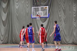 В Великих Луках проходит Открытый Чемпионат г. Великие Луки по баскетболу (фото)