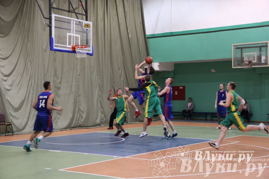 Команда «Экспресс» стала обладательницей Кубка г. Великие Луки по баскетболу