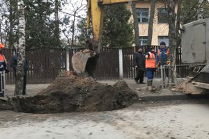 ​Жилой дом и детсад в Великих Луках остались временно без воды