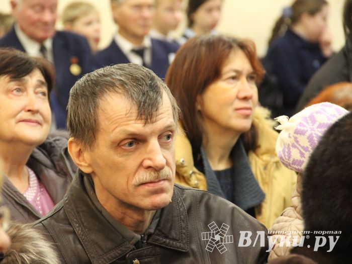 Слабовидящих великолучан поздравили с Международным днём инвалидов (ФОТО)