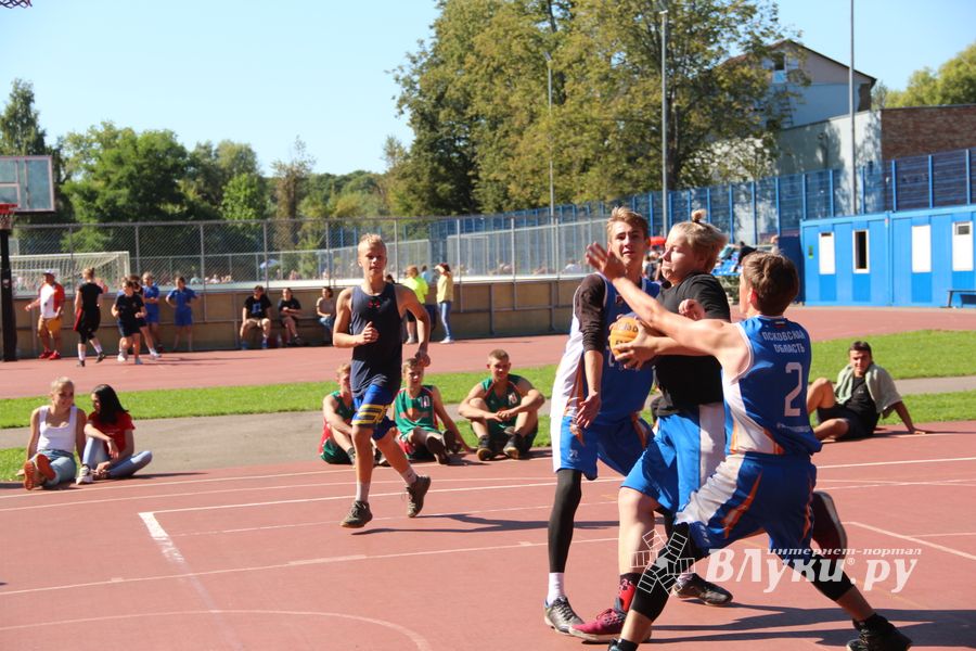 Большой спортивный праздник в Великих Луках (ФОТО)