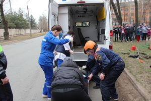 Молодого мужчину с места ДТП на пр-те Гагарина увезла скорая (ФОТО, ВИДЕО)