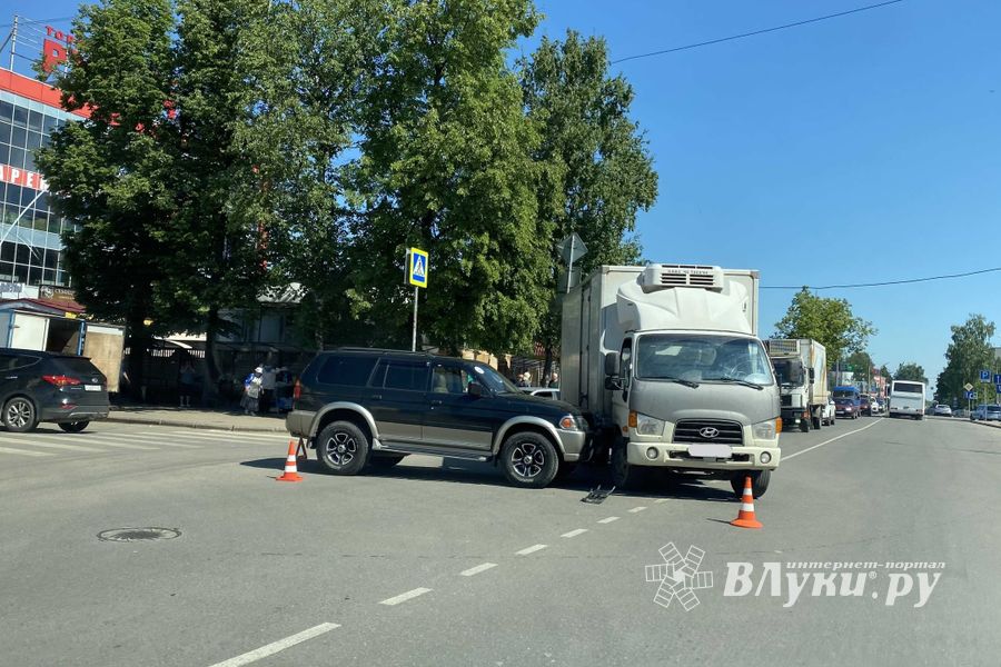 В Великих луках произошло ДТП (ФОТО)