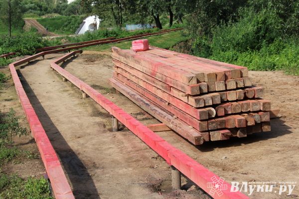 Совсем скоро великолучане смогут гулять по деревянным дорожкам Крепости (ФОТО)