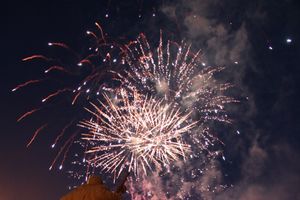 Праздничный салют в честь Дня города