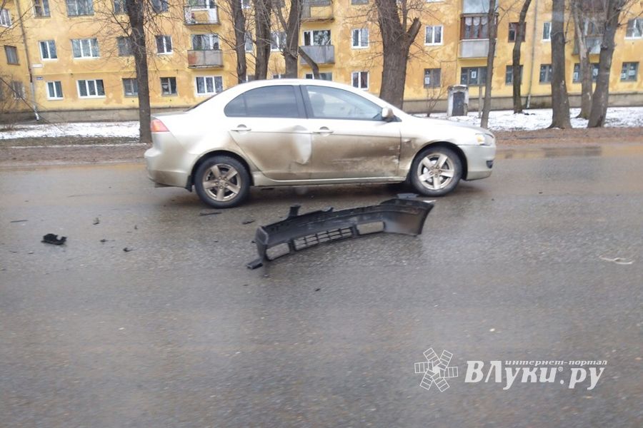 ДТП на выезде с АЗС на проспекте Гагарина (ФОТО)