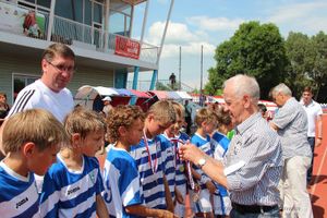 Юные футболисты из Калининграда стали победителями турнира «Локобол» в Великих Луках (фото)