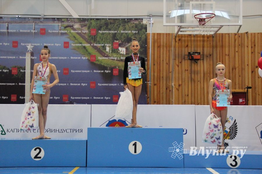 ​В Великих Луках прошли соревнования по художественной гимнастике (ФОТО)