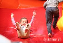 В Великих Луках владельца надувного батута обязали устранить нарушения