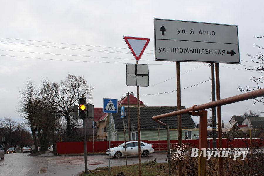 На улице Яна Арно – новые дорожные знаки (ФОТО)