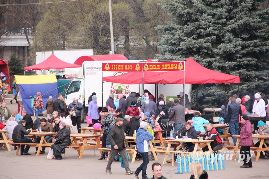 В Великих Луках проходит Весенняя ярмарка