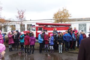 Детям показали пожар