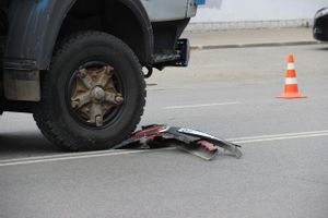 Легковушка и КамАЗ столкнулись в Великих Луках (ФОТО)