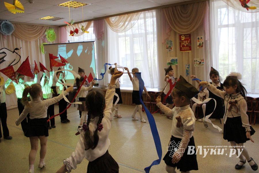 Юные великолучане отметили День победы (ФОТО)