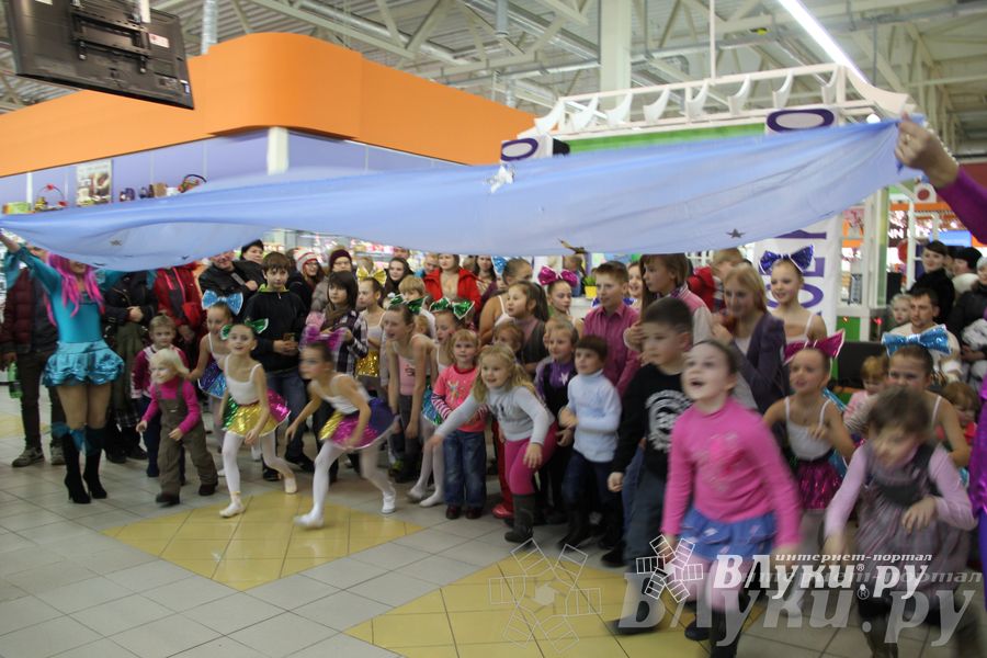 Ночь распродаж в ТЦ «Апельсин»