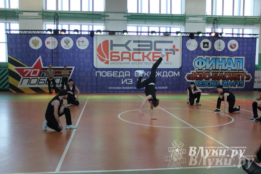 В Великих Луках прошли финальные игры Чемпионата ШБЛ «КЭС-БАСКЕТ» (фото)