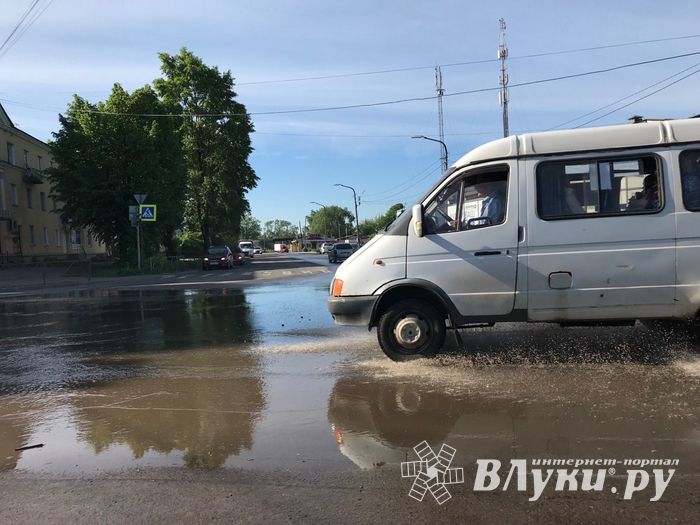 Проспект Гагарина «поплыл» (ФОТО)