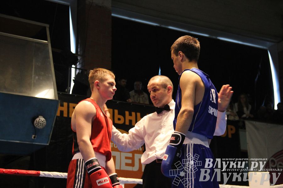 В Великих Луках состоялась матчевая встреча по боксу
