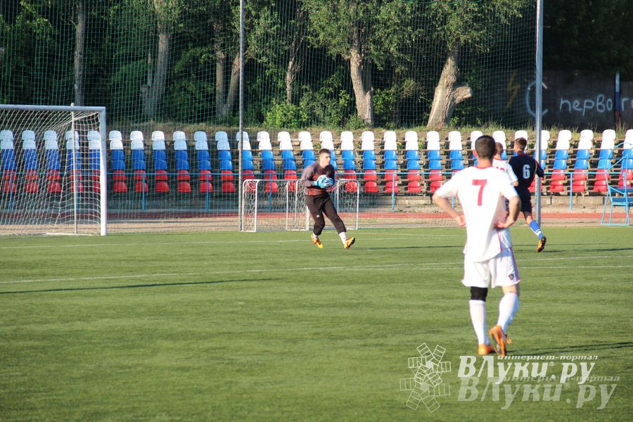 В Великих Луках команда «КПРФ» обыграла команду «Спартака» (фото)