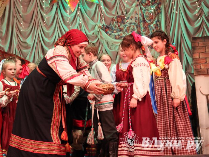 Рождественский концерт ансамбля «Заряница» прошел в Великих Луках (фото)