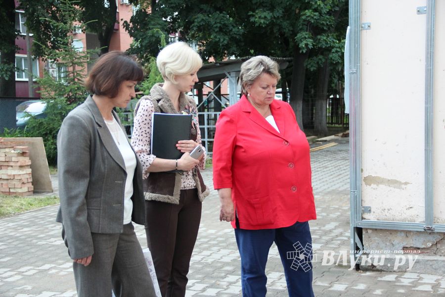 В Великих Луках ремонтируют детскую художественную школу (ФОТО)