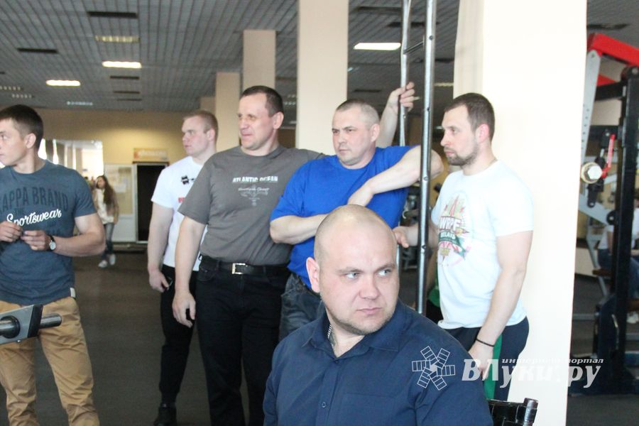 В Великих Луках состоялись Чемпионат и Первенство Псковской области по жиму штанги лежа (ФОТО)